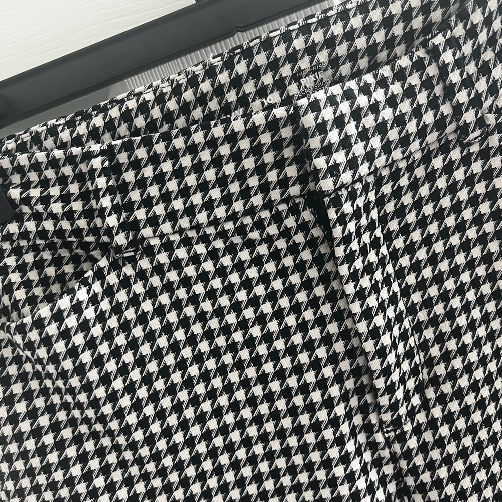 Old Navy Black and White Houndstooth Cropped Pants